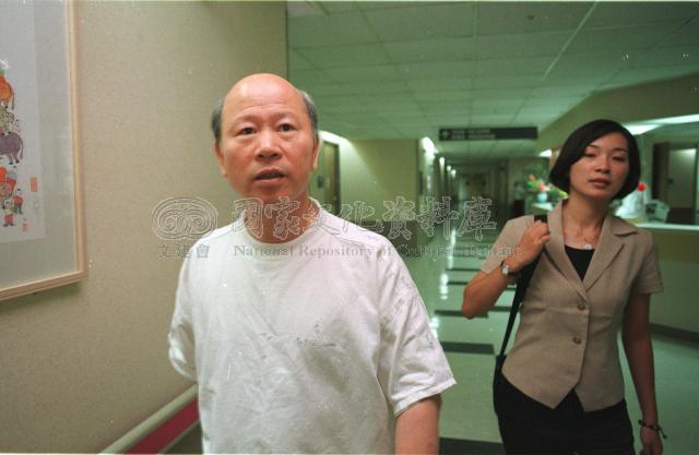 頭部受傷的民進黨前主席許信良三十一日從楊梅怡仁醫