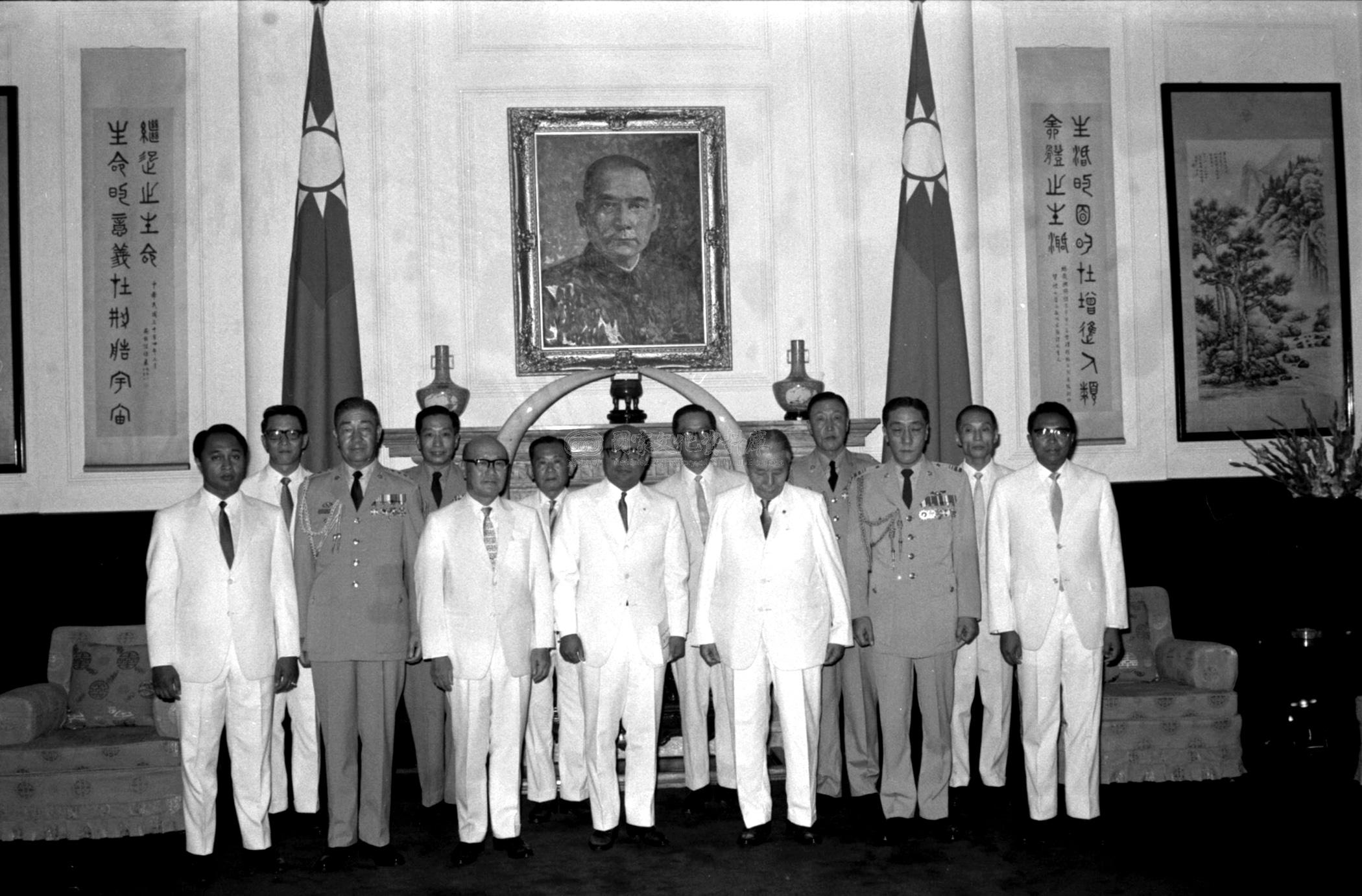 跟新任馬拉加西駐華大使賴芝漢晉見蔣總統呈遞到任國書有關的相片，第7張