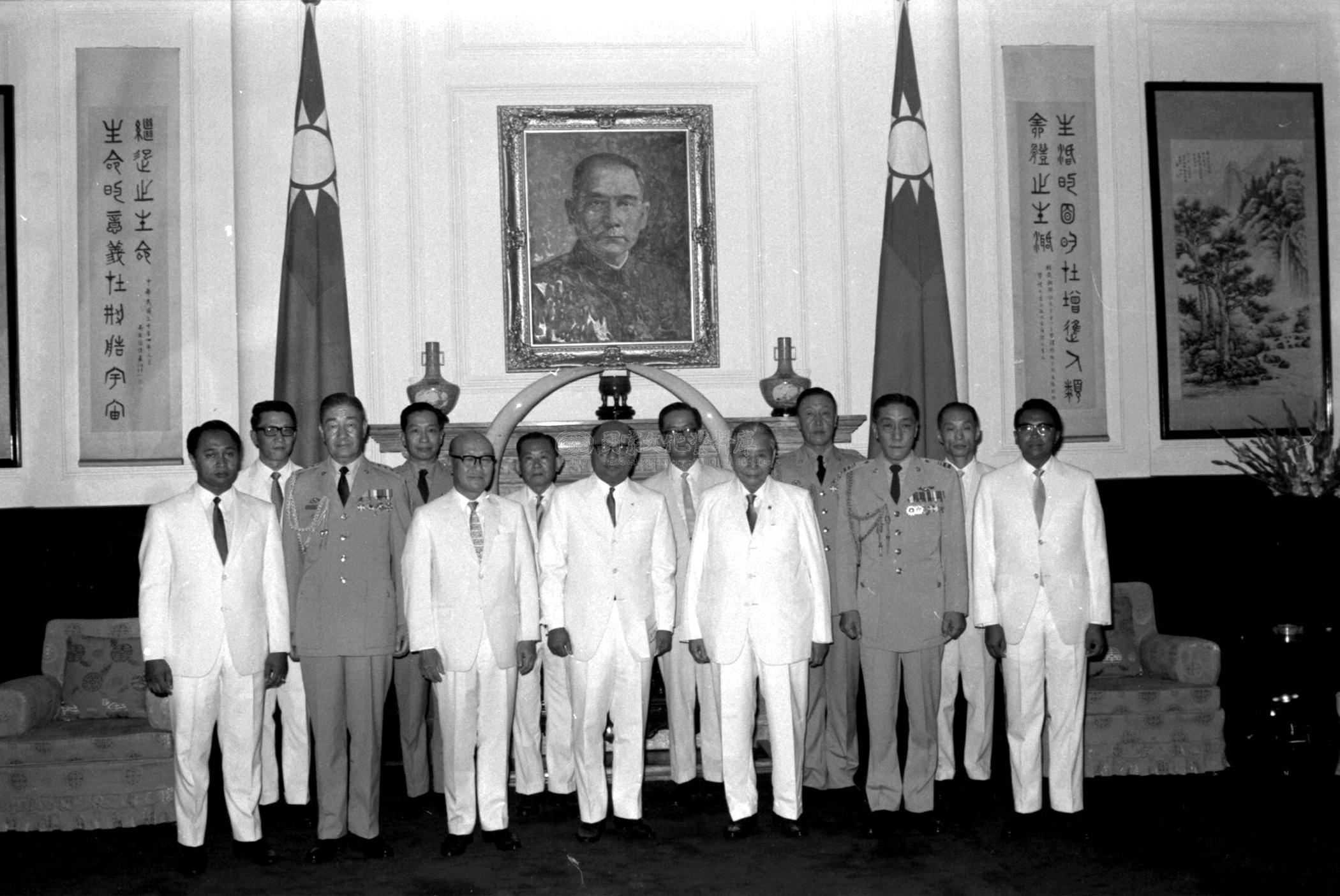 跟新任馬拉加西駐華大使賴芝漢晉見蔣總統呈遞到任國書有關的相片，第8張